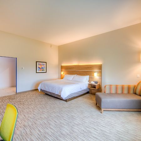 Holiday Inn Express & Suites - Remington By Ihg Екстер'єр фото