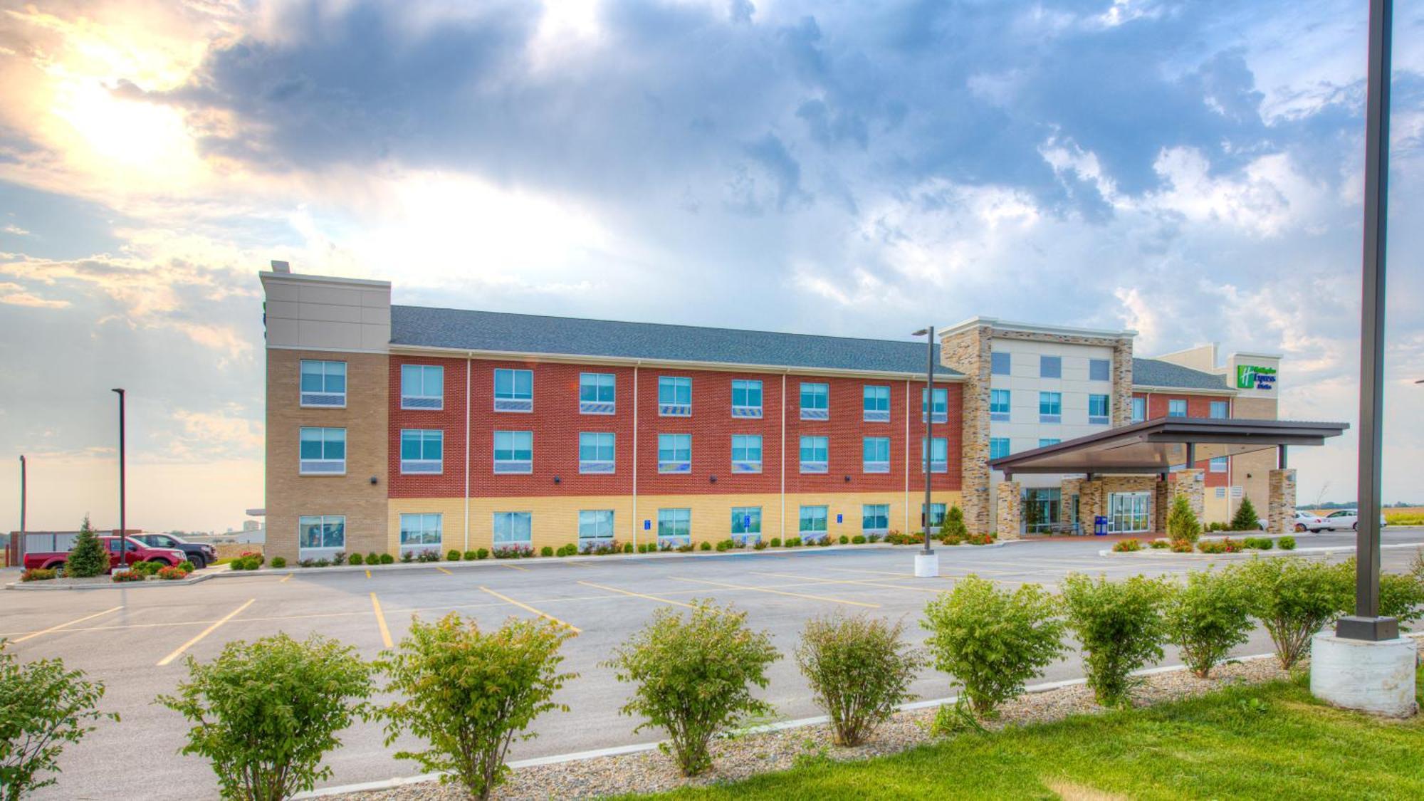 Holiday Inn Express & Suites - Remington By Ihg Екстер'єр фото